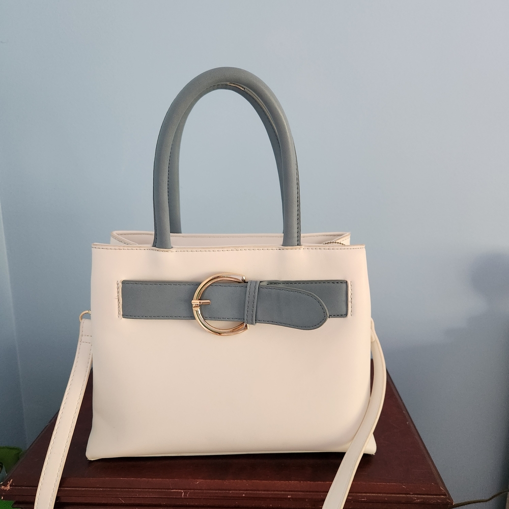 Elegant Cream and Gray Handbag
